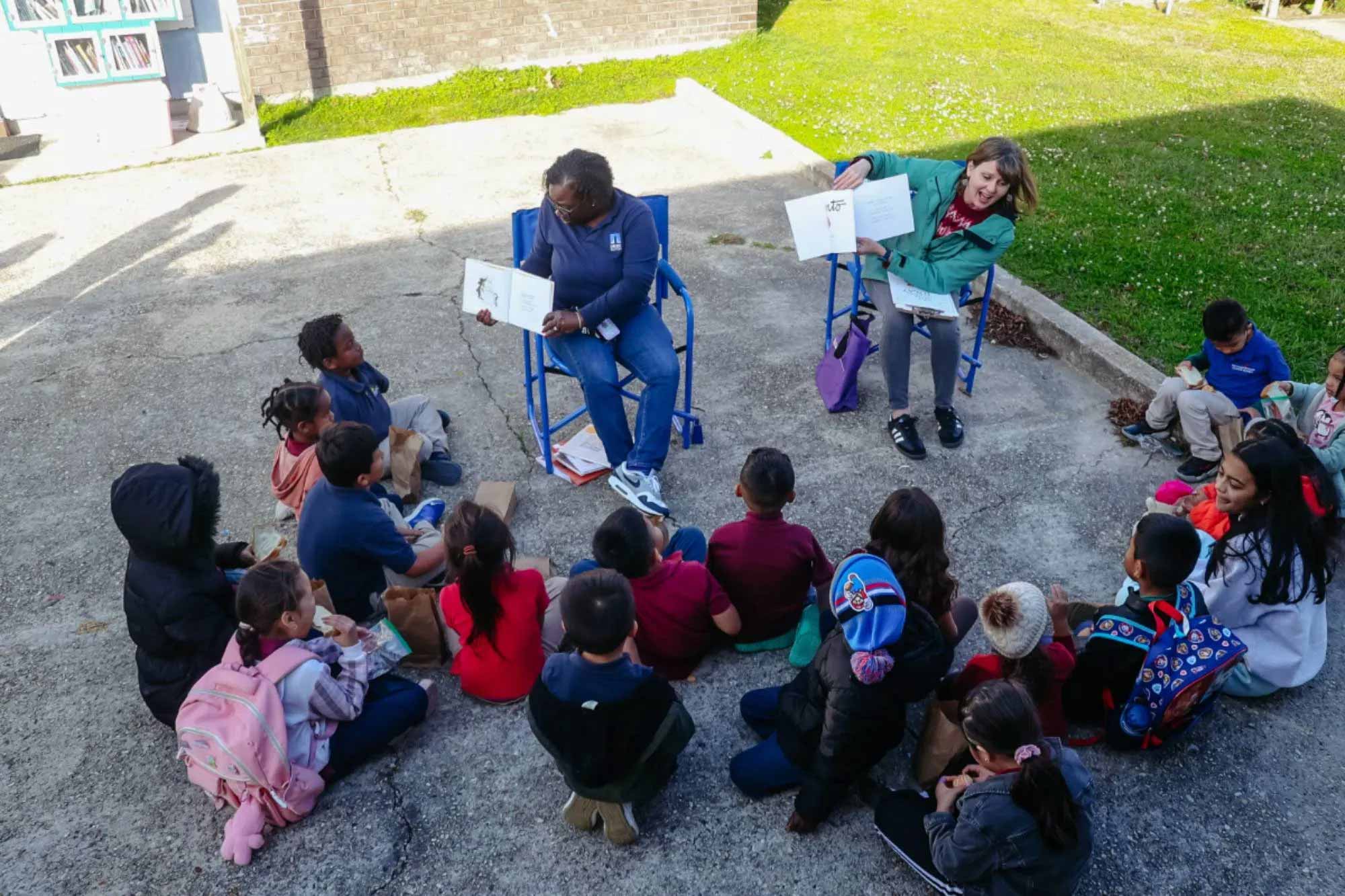 Bilingual tigers reading to students