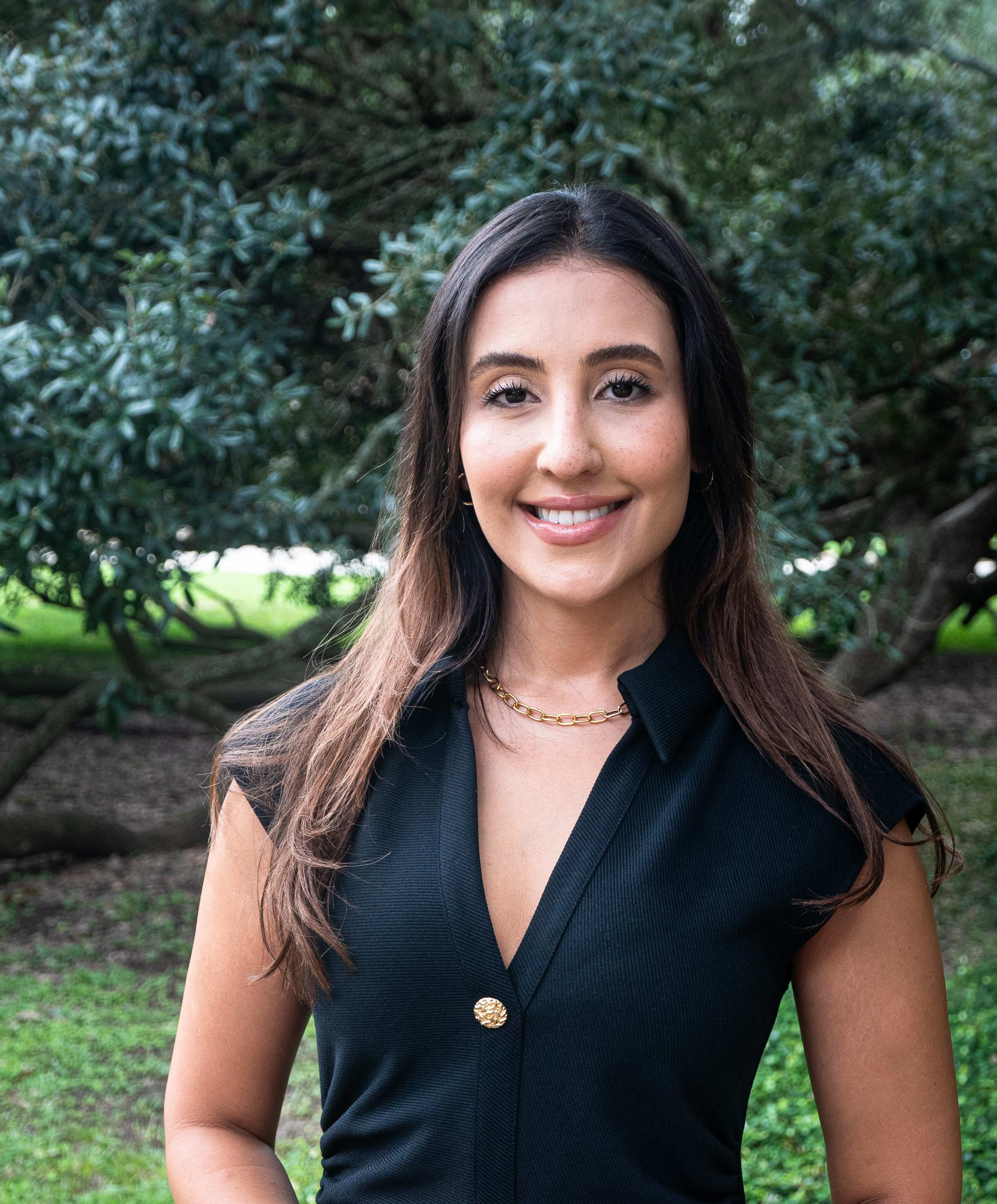 headshot of Niloufar Dodangeh