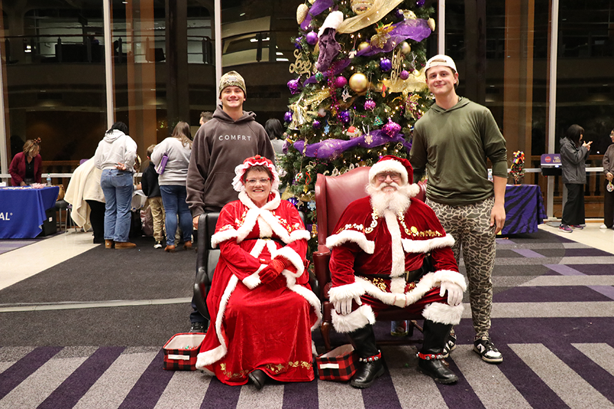 students with Santa and Mrs. Claus